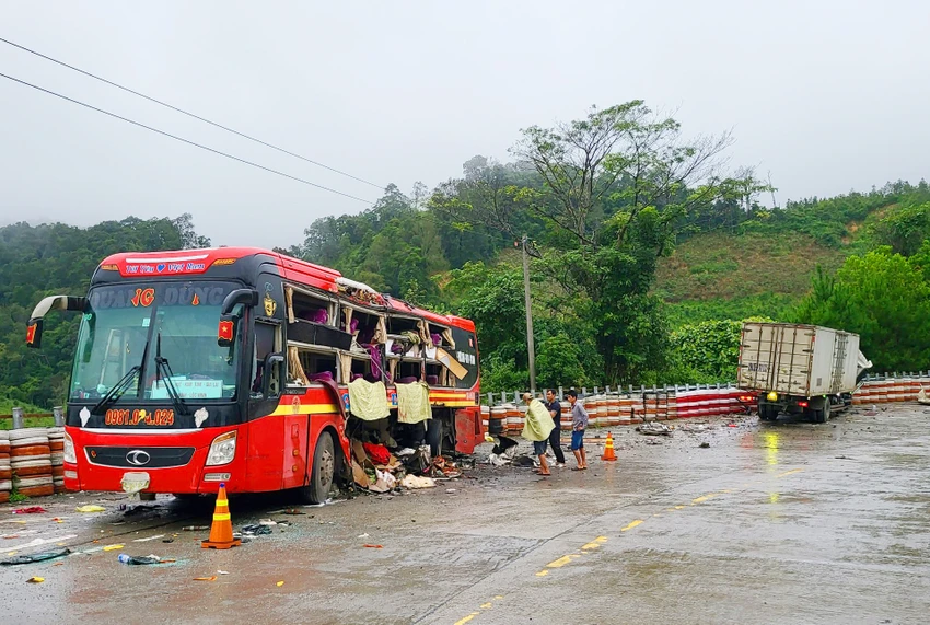 Vụ tai nạn làm một người chết, năm người bị thương. Ảnh: TN Vụ tai nạn làm một người chết, năm người bị thương. Ảnh: TN