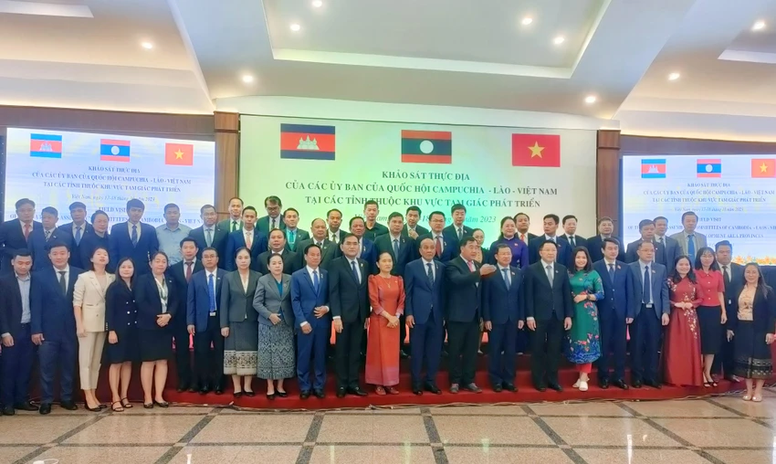 Tham-gia-khao-sat-cua-Uy-ban-quoc-hoi-ba-nuoc-Viet-nam-campuchia-lao 3.jpg