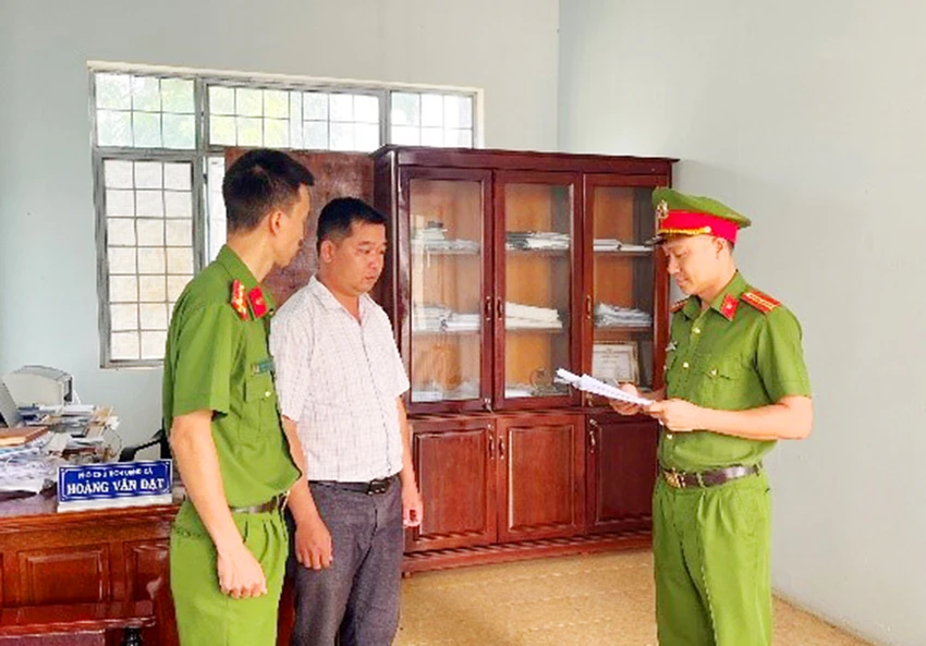 Bắt giám đốc văn phòng đăng ký đất đâi đăk hà