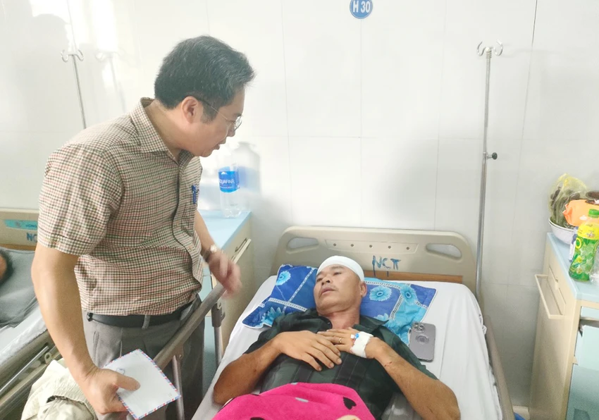 Lái xe khách vượt ẩu gây tai nạn, khởi tố hình sự
