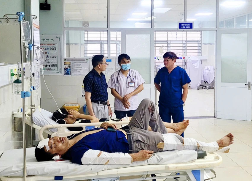 Hai xe khách tông nhau trên quốc lộ 25 huyện Chư Sê, Gia Lai