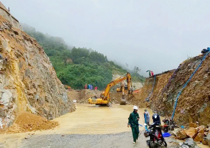 Quốc lộ 19 qua đèo AN Khê bị ách tắc