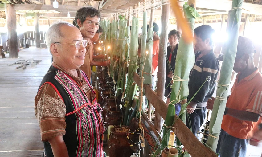 Tet-an-con-dui-nguoi-Ba-Na-Kon-Tum-2.jpg