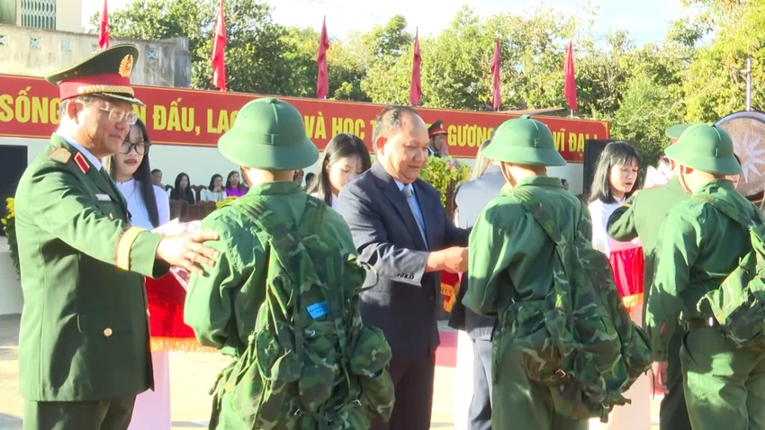 Thanh-nien-Tay-Nguyen-len-duong-nhap-ngu-1.jpg