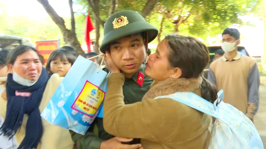 Thanh-nien-Tay-Nguyen-len-duong-nhap-ngu-2.jpg