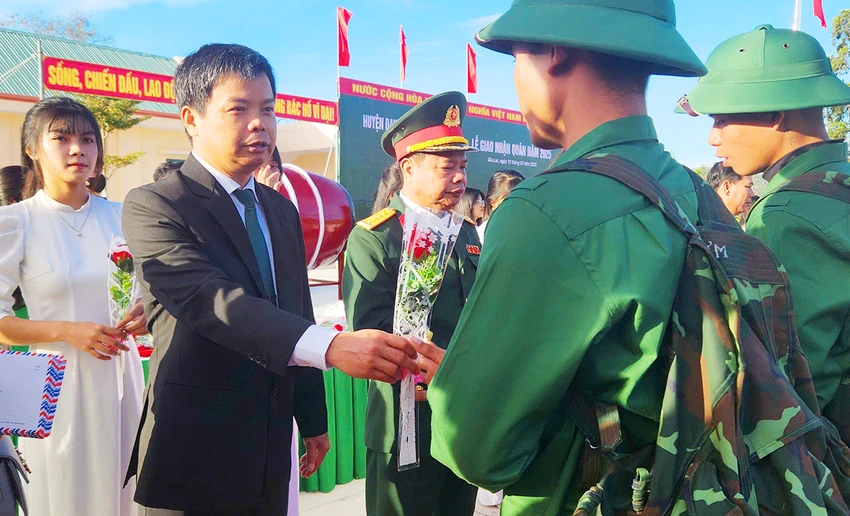 Thanh-nien-Tay-Nguyen-len-duong-nhap-ngu-7.jpg