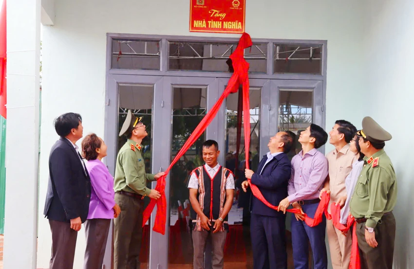 Xoa-nha-dot-nat-Gia-Lai-4.jpg