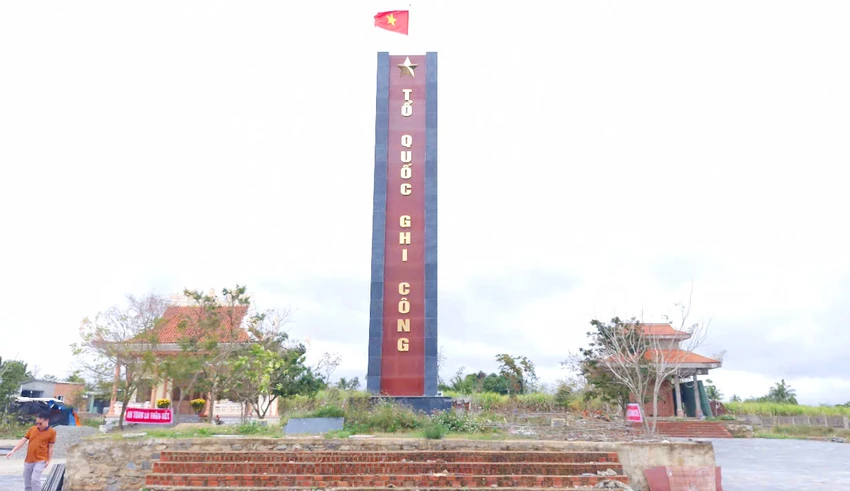 Tuong-dai-liet-si-Ty-thuy-An-Khe-2.jpg