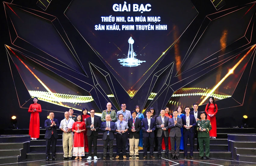 Be-mac-lien-hoan-truyen-hinh-toan-quoc-1.jpg
