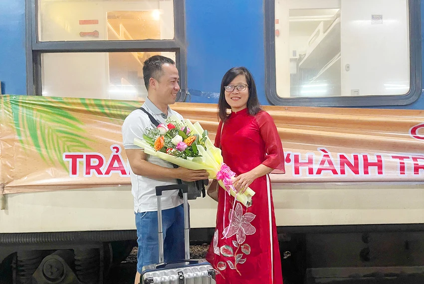 Tinh-Binh-Dinh-to-chuc-don-du-khach-tren-chuyen-tau-0-dong-1.jpg