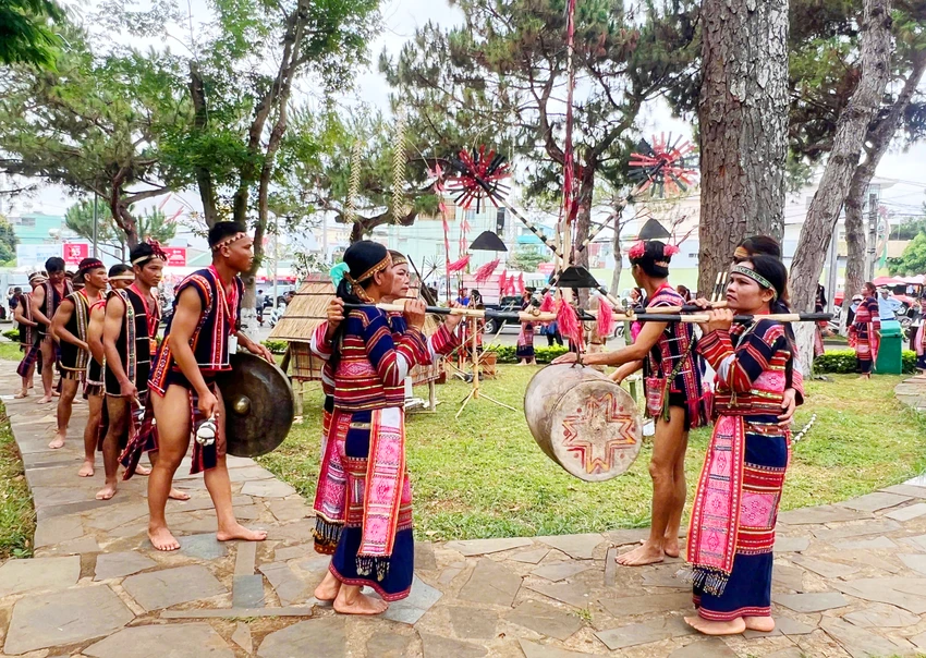 Ngay-hoi-van-hoa-Gia-Lai-1.jpg