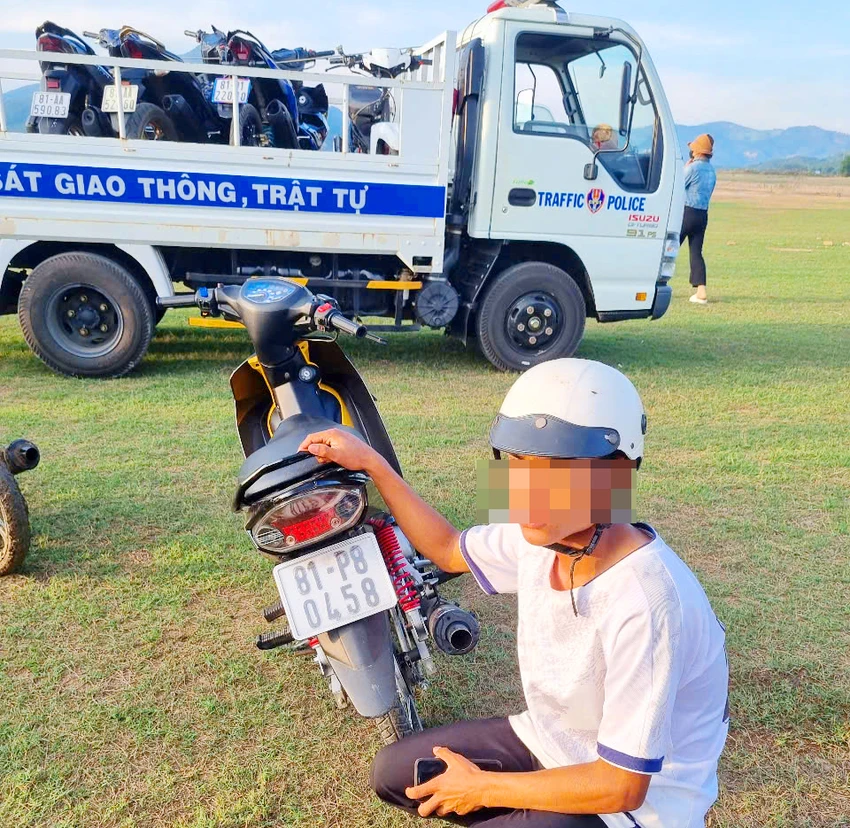 Nhom-thanh-thieu-nien-tu-tap-dua-xe-trai-phep-3.jpg