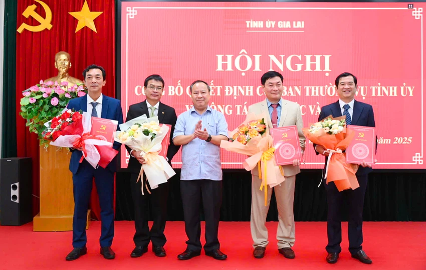 Công bố quyết định hợp nhất Báo Gia Lai và Đài Phát thanh-Truyền hình tỉnh Gia Lai thành Báo Gia Lai