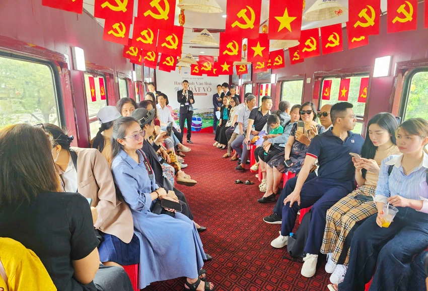 ổng Công ty Đường sắt Việt Nam (VNR) và UBND tỉnh Bình Định sẽ chạy thử nghiệm tuyến tàu du lịch từ ga Quy Nhơn đến ga Diêu Trì mang tên 'Về Miền đất võ'.