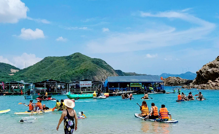 Mô tô nước mất lái lao lên bờ khiến hai người thương vong ở bãi biển Hòn Khô