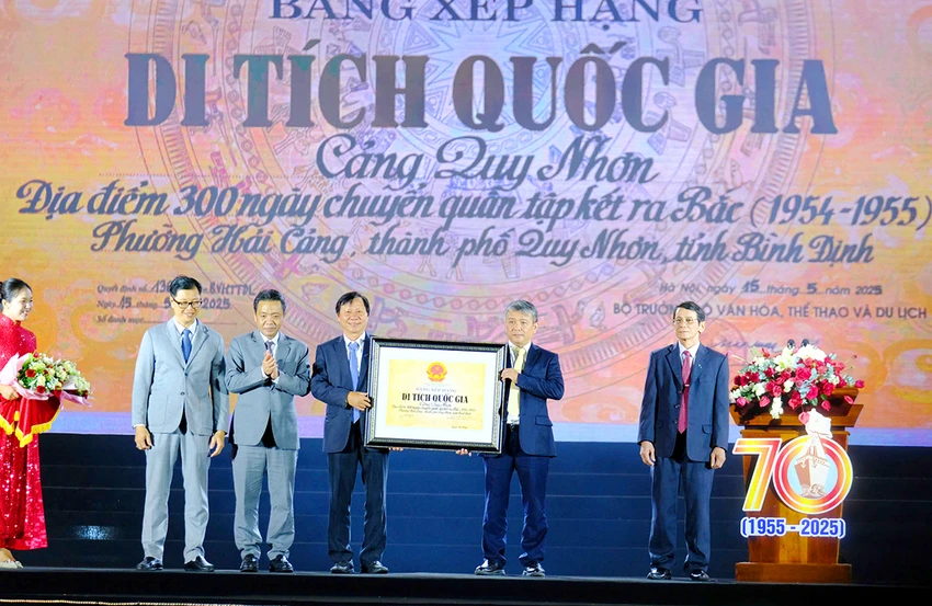 Le-cong-bo-xoa-nha-tam-binh-dinh-3.jpg