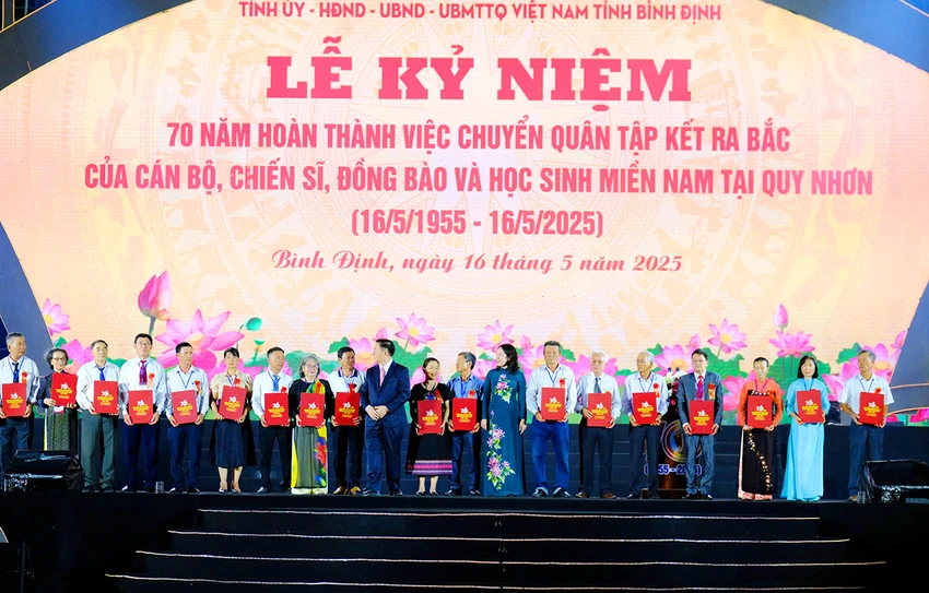 Le-ky-niem-70-năm-hoan-thanh-viec-chuyen-quan-tap-ket-ra-Bac---Binh-Dinh-2.jpg