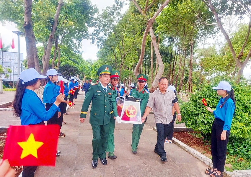 Truy-dieu-an-tang-liet-si-quan-tinh-nguyen-Viet-Na-tai-Campuchia-1.jpg