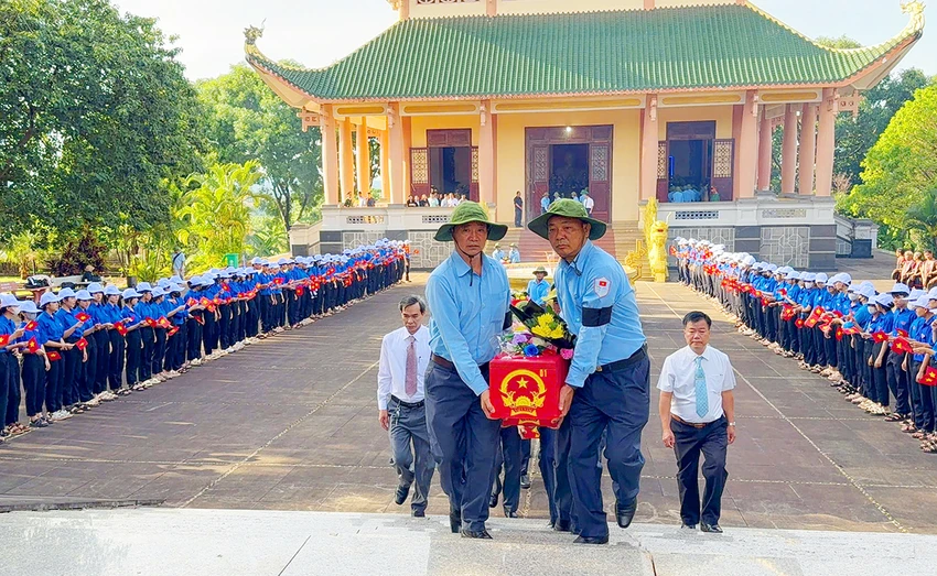 Truy-dieu-an-tang-liet-si-quan-tinh-nguyen-Viet-Na-tai-Campuchia-2.jpg