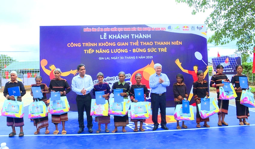 Hoa-dong-thanh-nien-tinh-nguyen-Gia-Lai-1.jpg