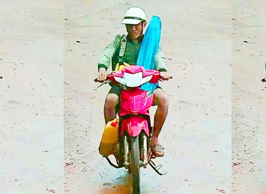Nghi ngờ người đàn ông trộm xe máy, hai cán bộ Công an xã Hà Bầu (huyện Đăk Đoa, Gia Lai) đuổi theo yêu cầu dừng xe kiểm tra và bất ngờ bị đâm trọng thương.