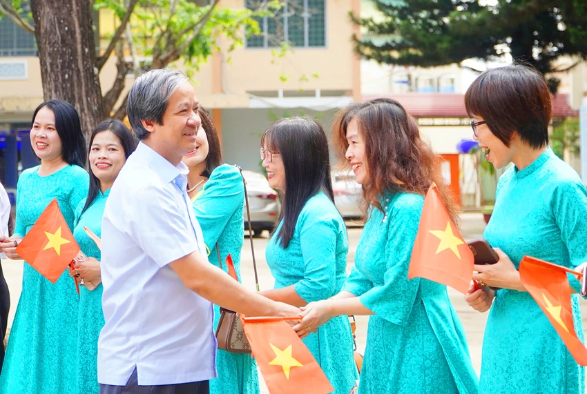 Bo-truong-Bo-Giao-duc-lam-viec-tai-Gia-lai-ve-Ky-thi-tot-Nghiep-2.jpg