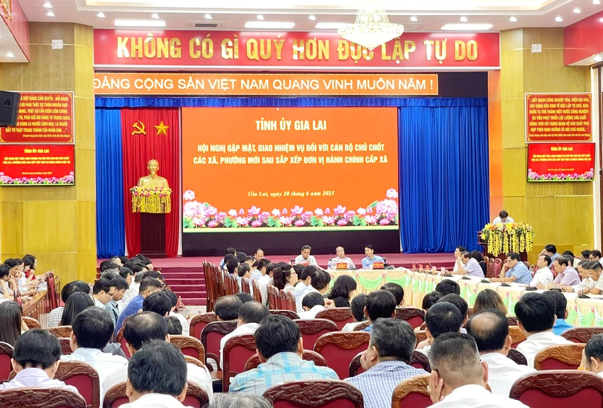 Tỉnh ủy Gia Lai tổ chức hội nghị gặp mặt, giao nhiệm vụ đối với 231 cán bộ chủ chốt của 77 xã, phường mới