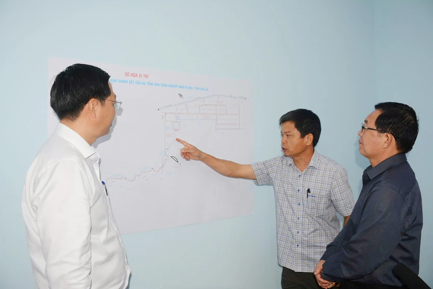 Bi-thu-Tinh-uuy-Gia-lai-kiem-tra-du-an-treo.jpg