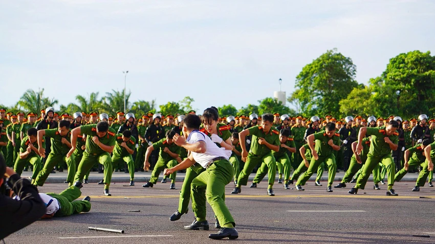 Chu-tinh-UBND-tinh-Gia-lai-thi-sat-xa-bien-gioi-Ia-Dom-6.jpg