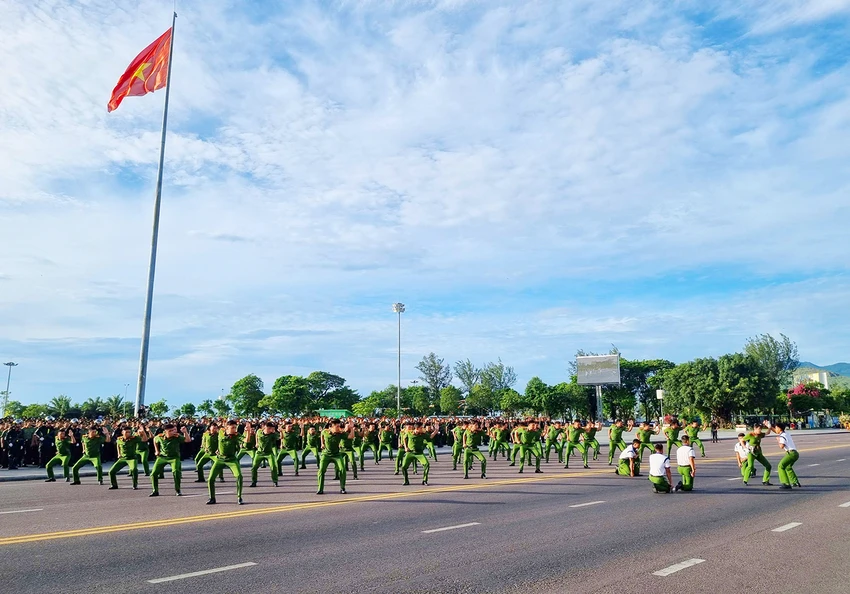 Cong-an -tinh-Gia-lai-ra-quan-tran-ap-toi-pham-2.jpg