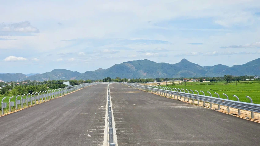 Thi-cong-cao-toc-Bac-Nam-hu-nong-duong-Gia-Lai-23jpg.jpg