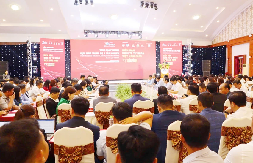PGS.TS Trần Đình Thiên, nhấn mạnh Nghị quyết 68 NQ/TW của Bộ Chính trị chính “là bước ngoặt lịch sử, đánh dấu sự công nhận toàn diện kinh tế tư nhân”.