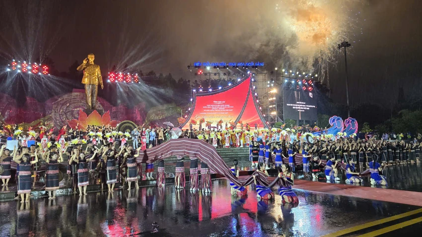 Chuong-tring-nghe-thuat-2-9-Gia-Lai-15.jpg