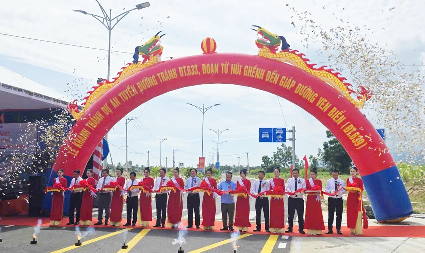 Khanh-thanh-tuyen-duong-chao-mung-dai-hoi-Dang-Gia-Lai-6.jpg