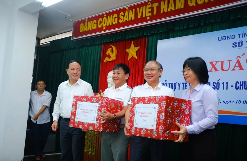 Tỉnh Gia Lai hỗ trợ 10 tỉ đồng cho 4 tỉnh phía Bắc và cử đoàn 62 y, bác sĩ tham gia hỗ trợ y tế cho bà con vùng lũ bị ảnh hưởng bão số 11.