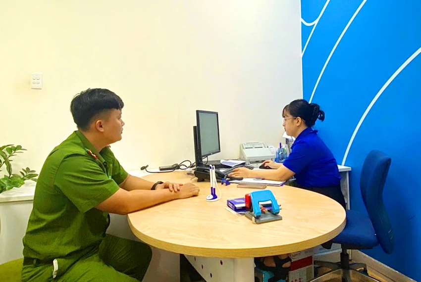 Công an tỉnh Gia Lai vừa hỗ trợ cho hai người phụ nữ ở địa phương chuyển trả 6 tỉ đồng cho hai người ở TP.HCM và tỉnh Hà Tĩnh chuyển khoản nhầm.