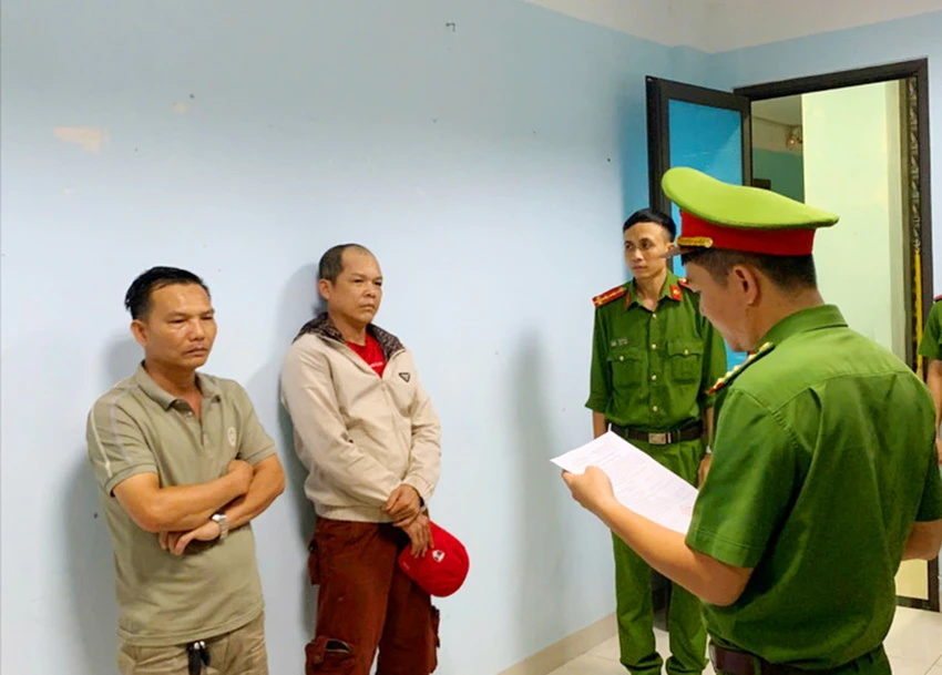Cơ quan CSĐT Công an tỉnh Gia Lai đã bắt khẩn cấp hai người có hành vi chống người thi hành công vụ, chặn xe CSGT, quay clip đăng lên mạng xã hội.