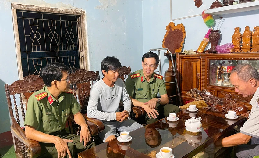 Bat-giu-nguoi-chong-thi-hanh-cong-vụ-3.jpg