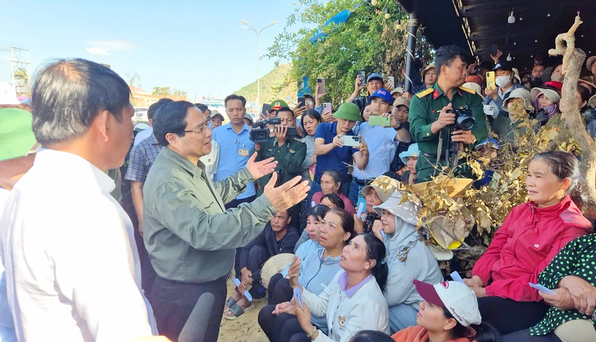 Thu-tuong-kiem-tra-tinh-hinh-bao-so-13-tai-Gia-Lai-6.jpg