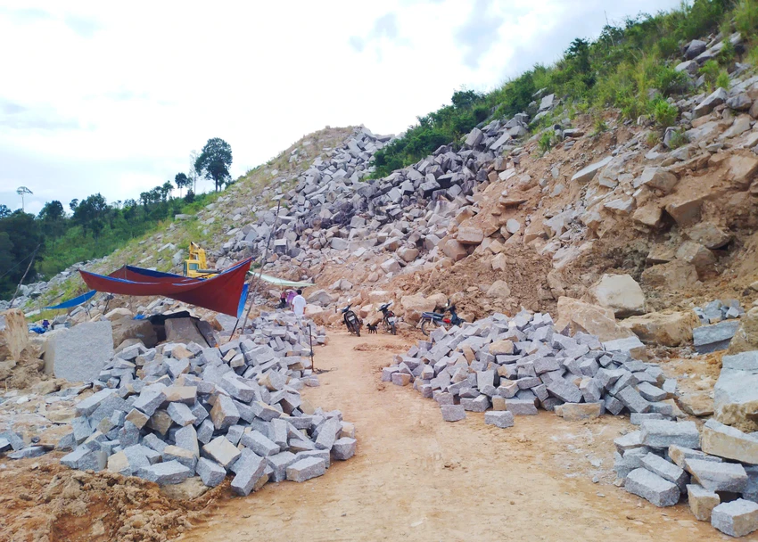 Khai-thac-da-ngoai-giay-phep-o-Gia-Lai-1.jpg