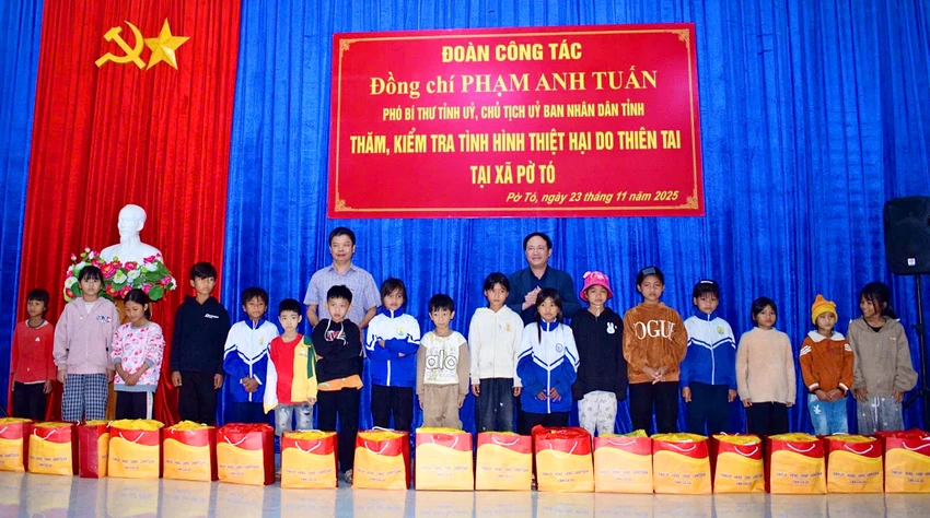 Chu-tich-tinh-Gia-Lai-tham-bay-xa-phia-Tay-3.jpg