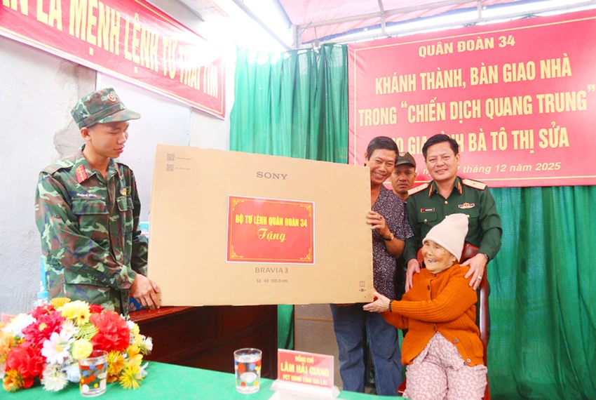 Trao nha-chien-dich-Quang-Trung-Gia-Lai-1.jpg