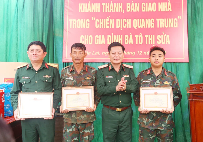 Trao nha-chien-dich-Quang-Trung-Gia-Lai-2.jpg