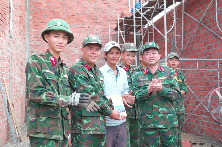 Chien-dich-Quang-Trung-than-toc-xay-nha-Gia-Lai-7.jpg