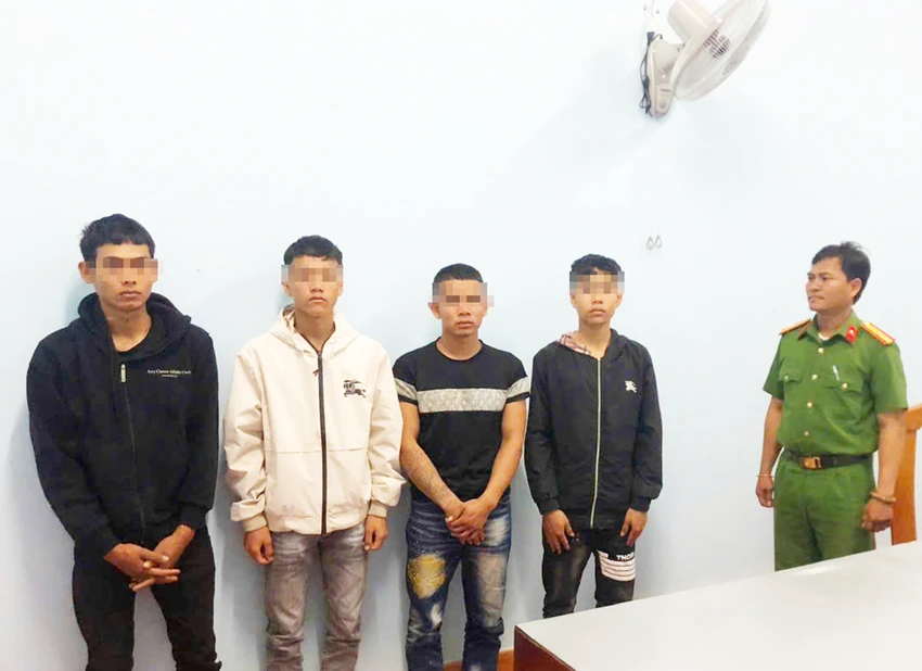 Bon-thanh-thieu-thieu-nien-o-Gia-Lai-hiep-dam-thieu-nu.jpg