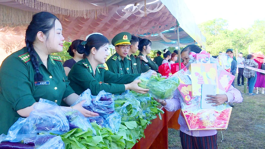 Chuong-trinh-Xuan-bien-phong-am-long-dan-ban-Gia-Lai-2.jpg