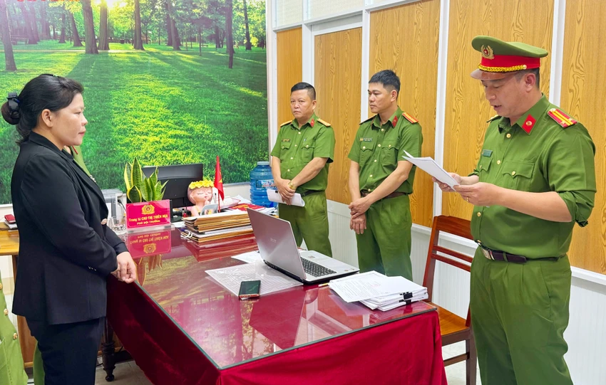 Bat-giam-hieu-truong-truong-mau-giao-rut-ruot-ngan-sach.jpg