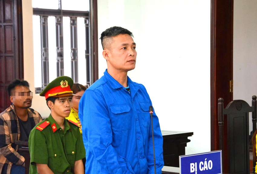 Chem-nguoi-bi-khoi-to-su-dung-vu-khi-quan-dung.jpg
