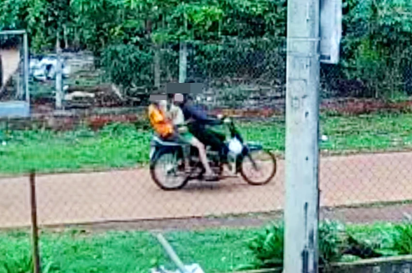 Nhom-thieu-nien-cuop-giat-tien.jpg