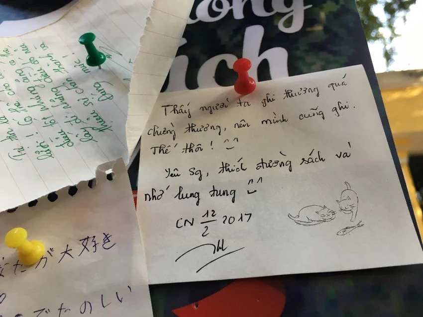 Hàng trăm lời tỏ tình ở đường sách ngày Valentine ảnh 5 Hàng trăm lời tỏ tình ở đường sách ngày Valentine ảnh 5